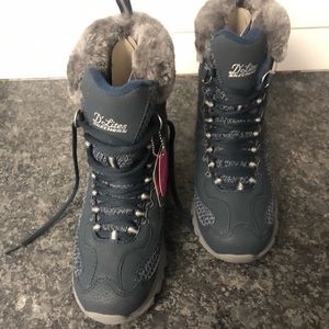 Skechers D’Lites navy boots (7.5)